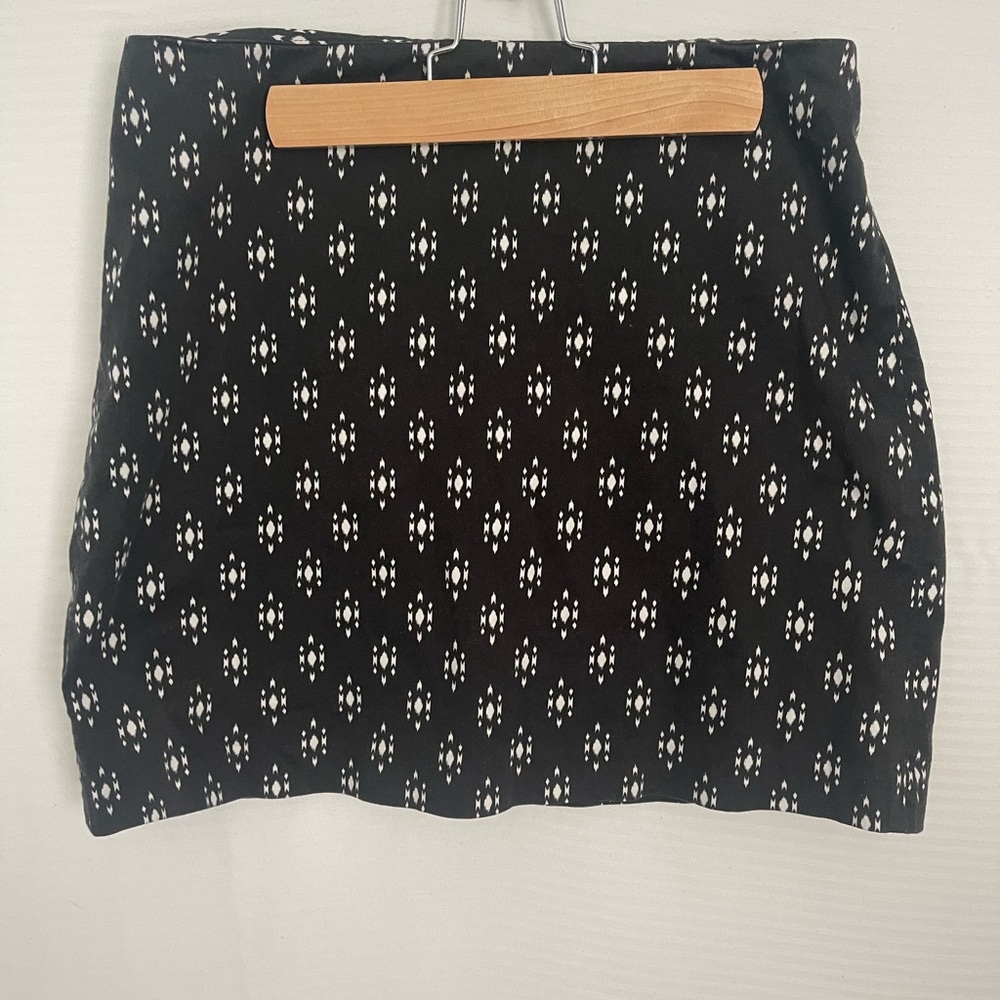 Ladies Cynthia Steffe tribal mini skirt- 6